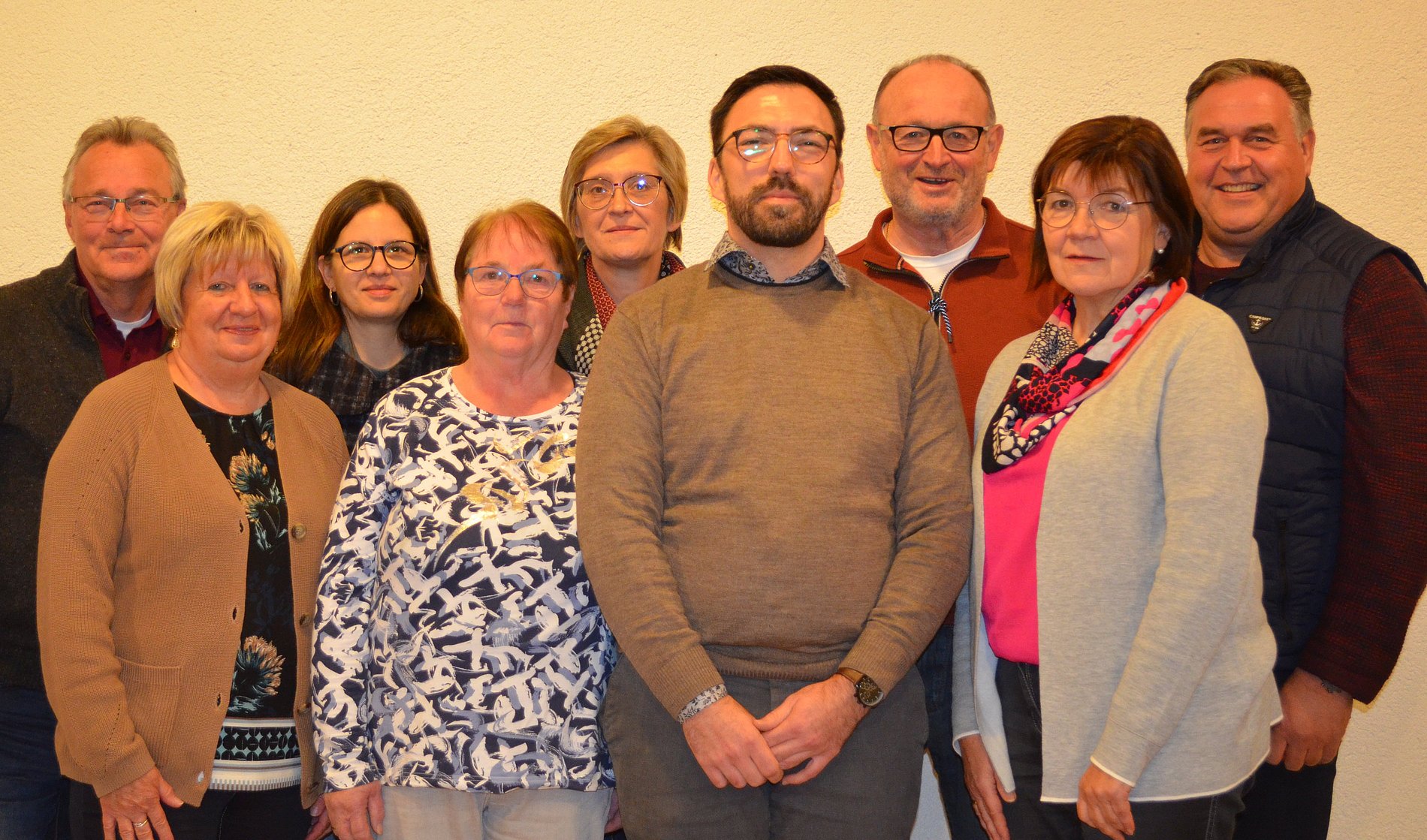 Das Bild zeigt die 9 Mitglieder des Ortsausschusses aus Rothenbach. 